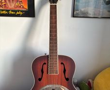 Fender Paramount PR-180E acoustic resonator