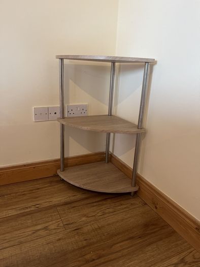 Corner shelving unit