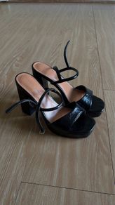 river island sandals