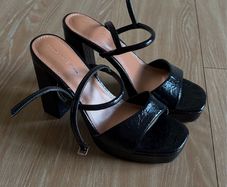 river island sandals