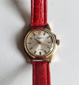Old lady watch!