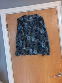 Dunnes Stores  Blouse.   S. L. 14.  New - No Tag.
