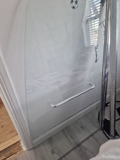 Shower screen silver