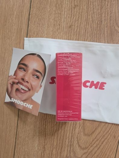 BNWT Smooche Foundation