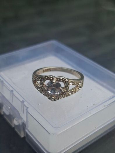 Lovely Heart-shaped Sterling 925 Silver Ring with clear Stones