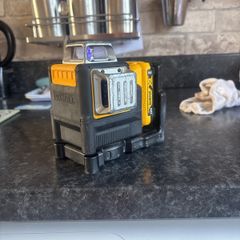 dewalt double beam green laser with battery