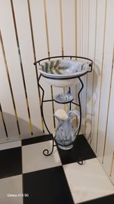 Vintage style wash stand