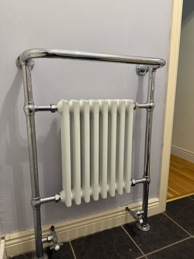 Burlington Trafalgar Traditional Towel Radiator - 950mm x 642mm