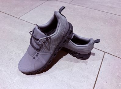 ON Cloud 6 Waterproof Trainers
