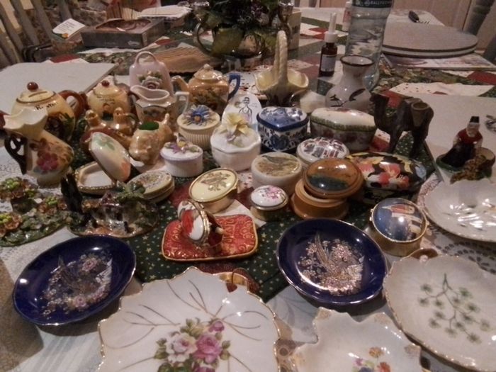 Selection of Vintage Ceramic/Metal Pill Boxes & Other Decorative Items
