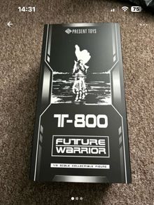 Present toys future warrior battle damaged edition like hot toys