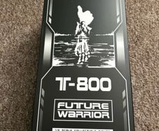 Present toys future warrior battle damaged edition like hot toys
