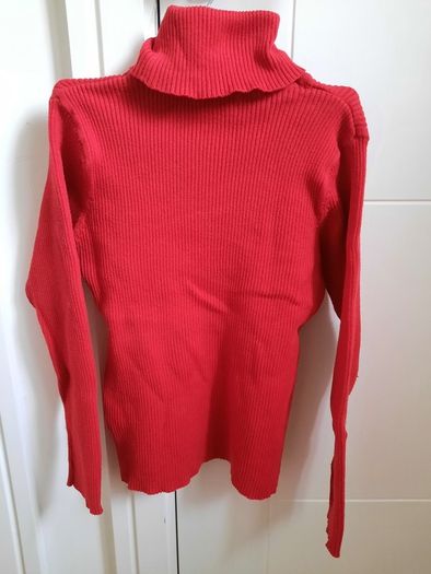 red high neck sweater size 6-7 years
