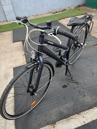 Btwin City Bike low frame( ladies ) with all bike accessories.