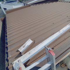 Trapezoidal roof sheets to take away
