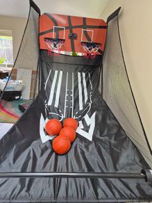 Arcade basketball hoop game