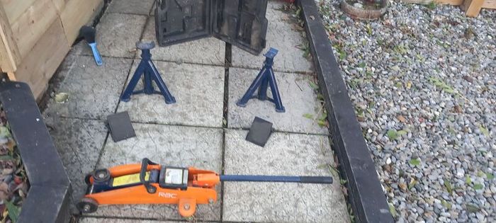 Tonne Capacity Trolley Jack Carry Case  2x2 Tonne Axie  Stands .