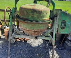 Quick tow cement mixer
