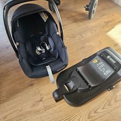 isofix base and maxi cosi infant seat