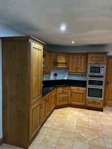 Solid Oak Kitchen & Neff Appliances
