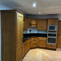 Solid Oak Kitchen & Neff Appliances