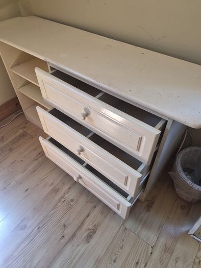 bedroom unit or TV unit