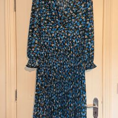 Gorgeous floral pleated midi dress