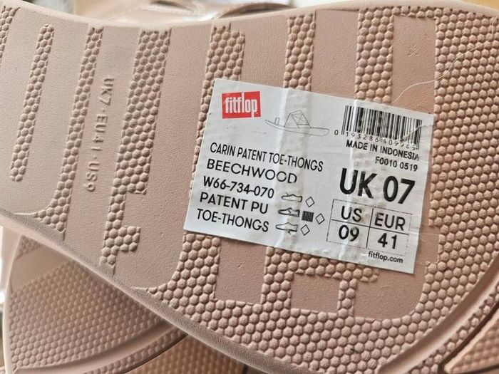 FitFlop Patent Toe-Thongs Sandals