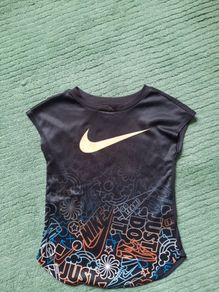 Nike Tshirt girls size 4-5 years