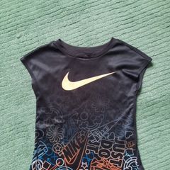 Nike Tshirt girls size 4-5 years