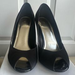 Kurt Geiger peep toe shoes - sz 39