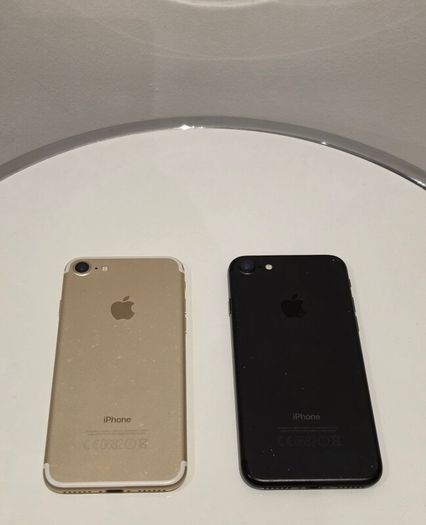Apple iPhone 7 (Gold & Matte Black) + Protective Cases