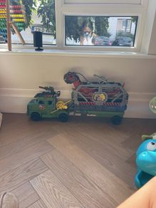 dinosaur hunting toy