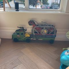 dinosaur hunting toy