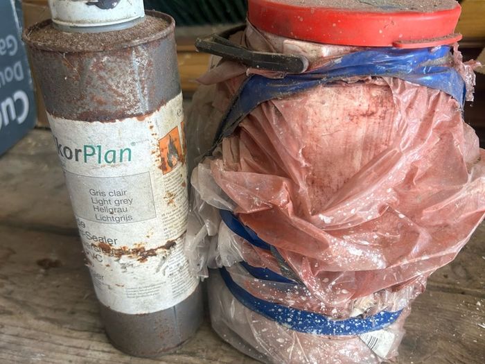 Free cement colouring