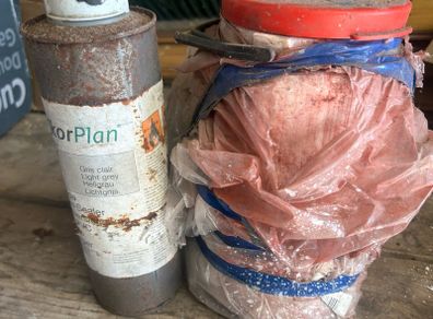 Free cement colouring