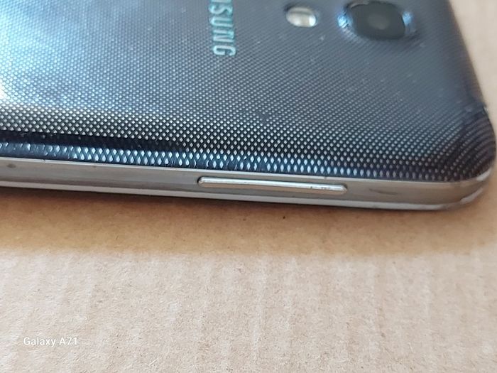 Samsung Galaxy S4 Mini Model GT-I9195, for parts or repair, not powering up