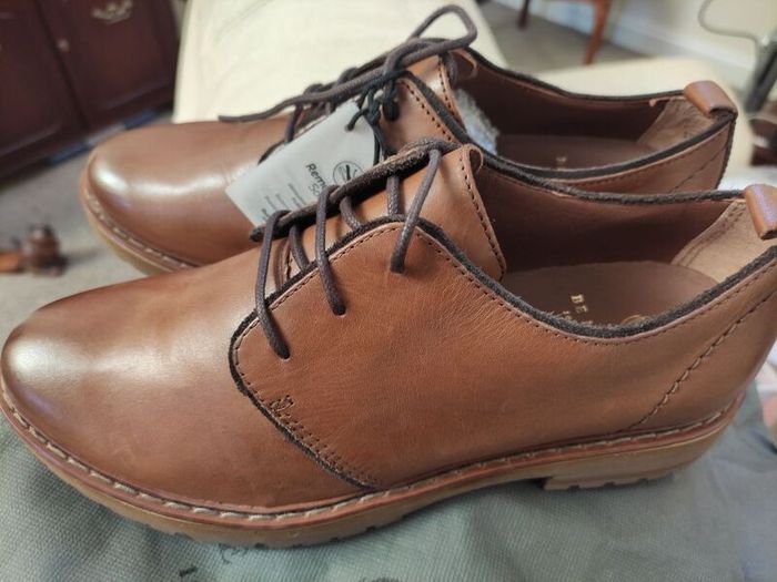 BE NATURAL leather shoes size 3-4