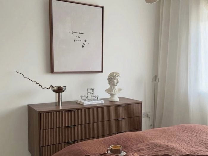 chest of drawers