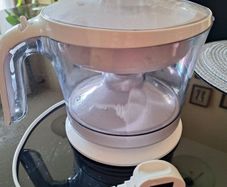 Electric lemon squeezer