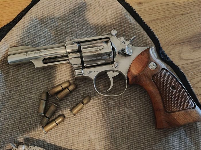 highly collectable Kokusai Smith & Wesson Combat Magnum .357. 1970s plug fire cap gun(film prop)