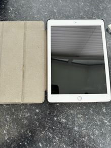 iPad 6 - Pink 32 GB (1 of 2)