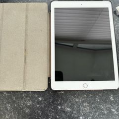 iPad 6 - Pink 32 GB (1 of 2)