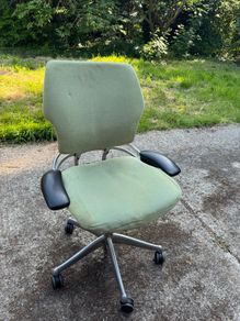 Humanscale Freedom, top range designer office chair