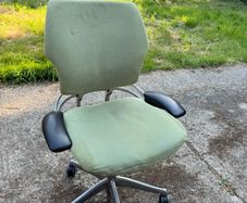 humanscale office chair with adjustable arms