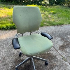 Humanscale Freedom, top range designer office chair