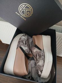 Kurt Geiger leather raised trainer/shoe Postage included