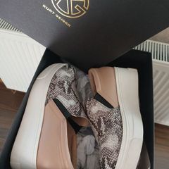 Kurt Geiger leather raised trainer/shoe Postage included