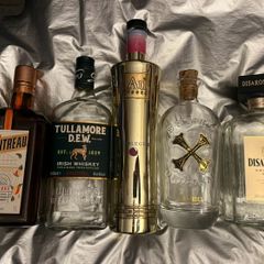 Decorative or collectible empty bottles vodka  whisky, gin, Irish whiskey Connemara whiskey Jameson powers ballantines Johnnie walkers TEELING disaronno Irishman Hennessy Drumshanbo Gunpowder Irish Gin vodka whiskey empty Bottle Jack Daniels Bombay sapphi