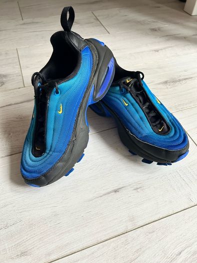 Nike Air blue boys runners Size 4
